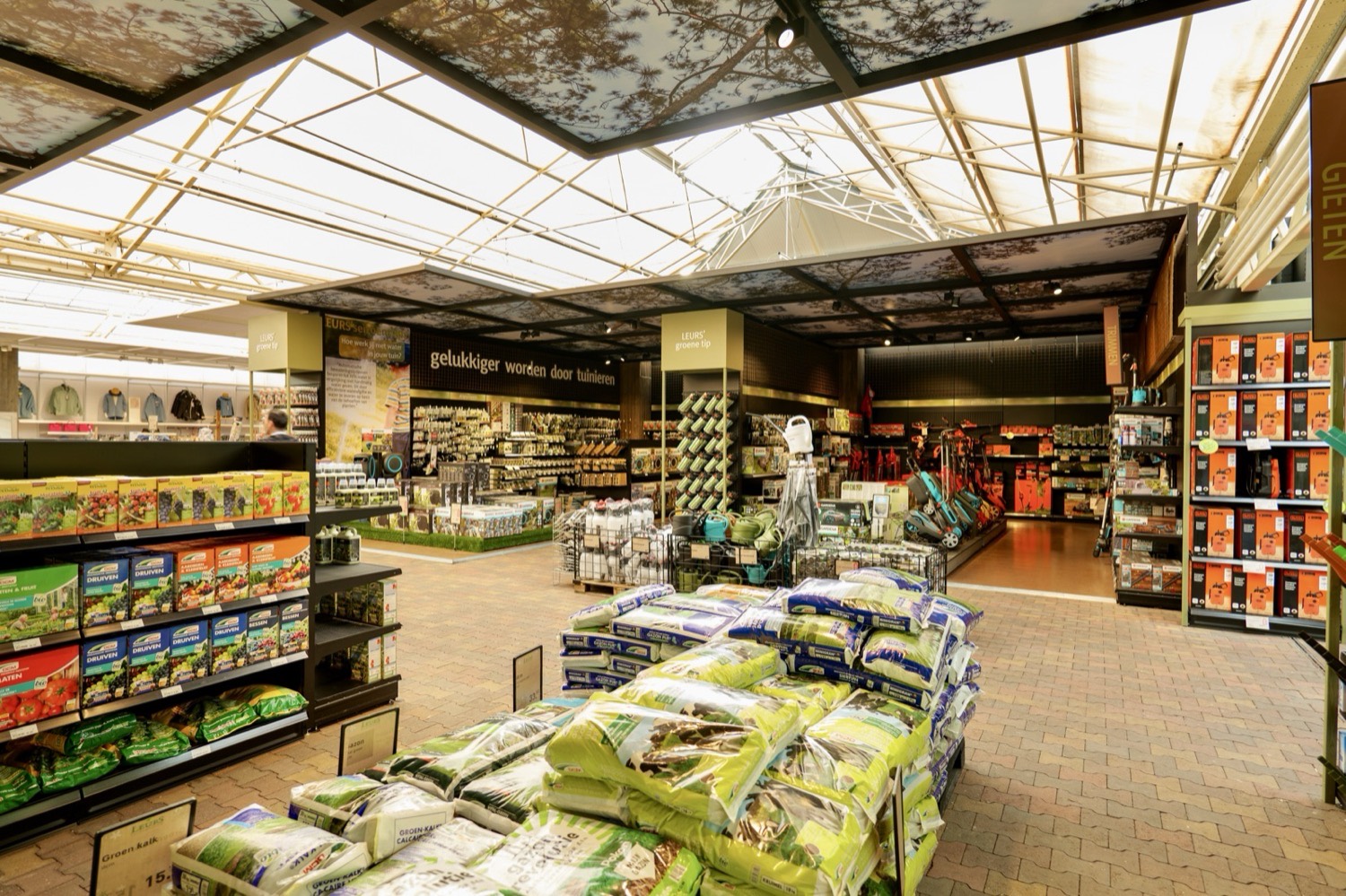 Leurs Venlo: main aisle with seasonal build-up